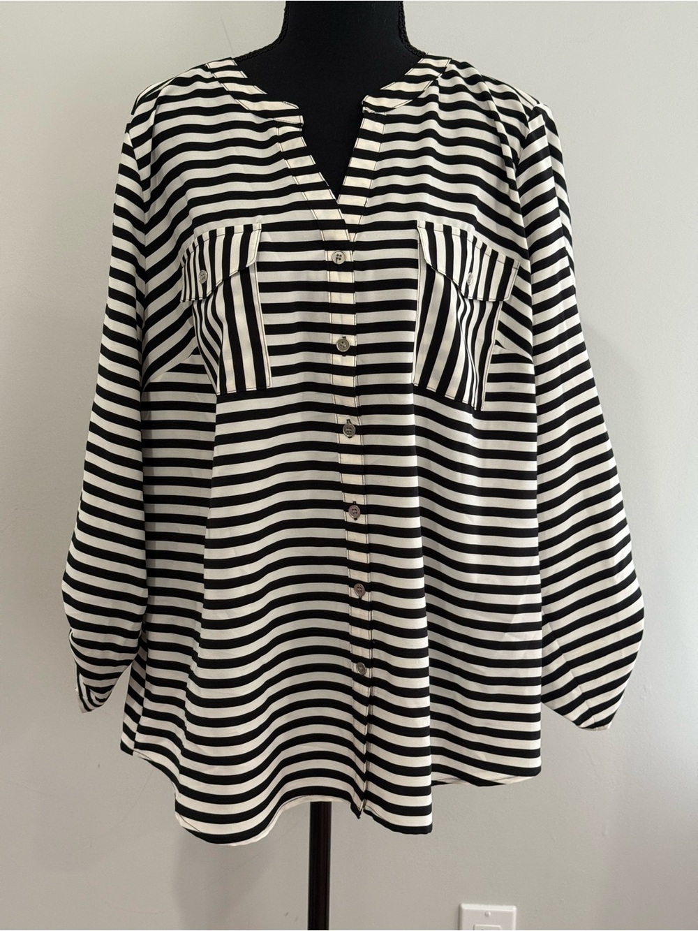 Notations Woman 2X Black & White Striped Button Front Blouse 727